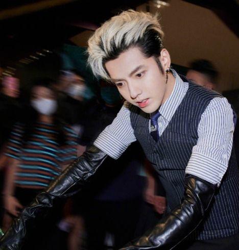 爆料娱乐圈吴亦凡,真相与争议交织的明星之路 第1张 爆料娱乐圈吴亦凡,真相与争议交织的明星之路 第1张